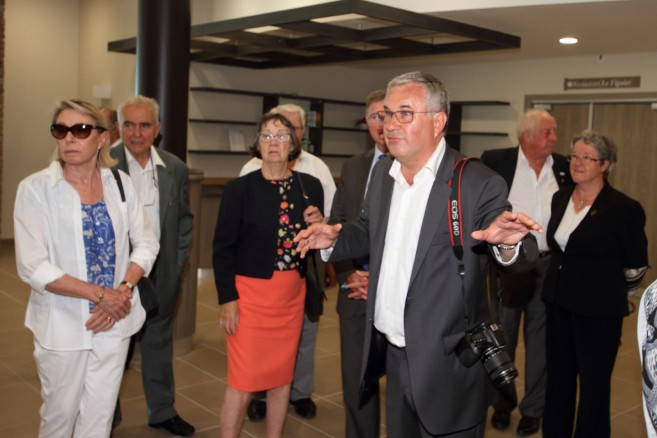 Olivier Roussel, Directeur général guide une visite de l'EHPAD Résidence Colonel Picot